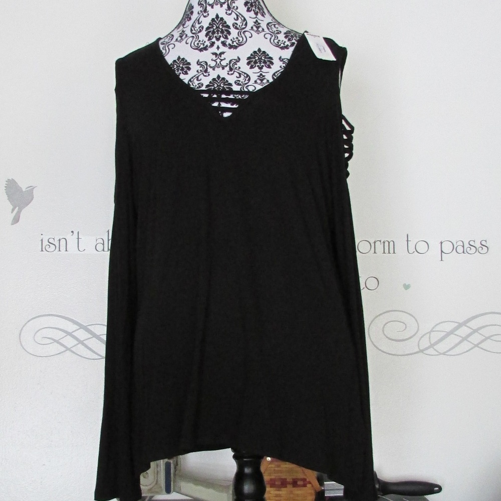 Rock & Republic Cold/Ladder Shoulder top